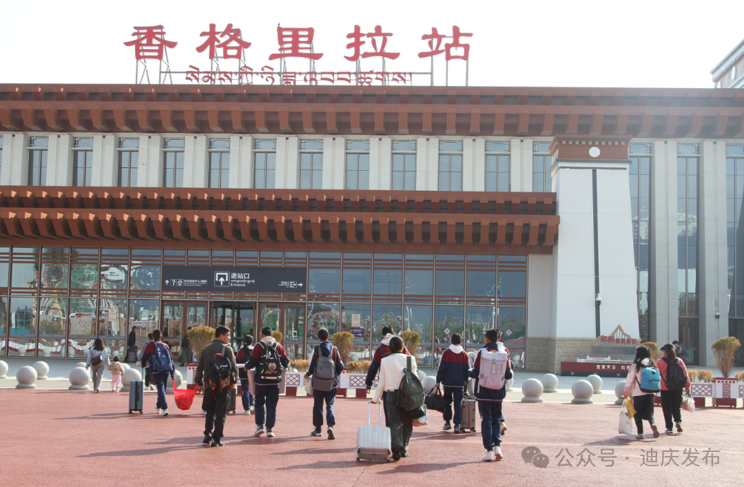 盘点2024年我们共同经历的高光时刻→(图10) 盘点2024年我们共同经历的高光时刻→(图10)