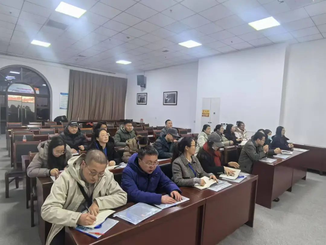 职新闻|思政领航展师风 匠心筑梦促职教—学校组织开展思政 “双师型” 教师队伍综合能力素质提升培训(图3) 职新闻|思政领航展师风 匠心筑梦促职教—学校组织开展思政 “双师型” 教师队伍综合能力素质提升培训(图3)