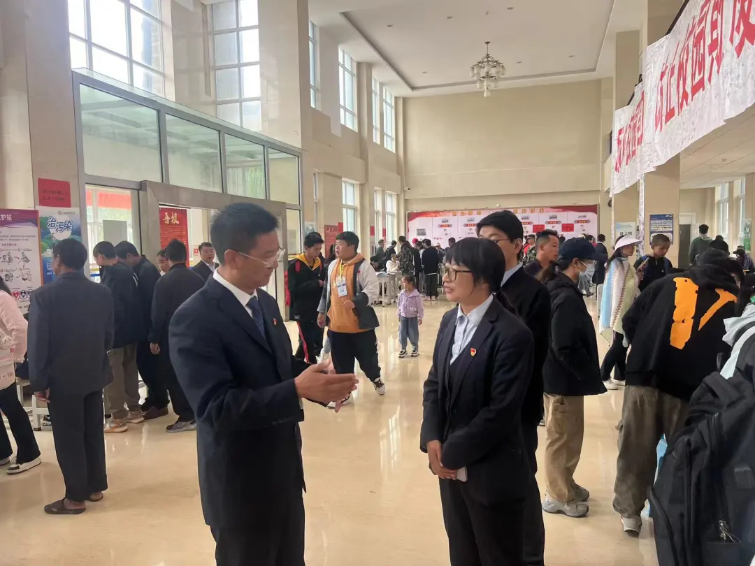 香职新闻｜感恩“香”遇 “新”程启航--香格里拉职业学院 迪庆州民族中等专业学校2024年新生入学现场热辣滚烫(图6)