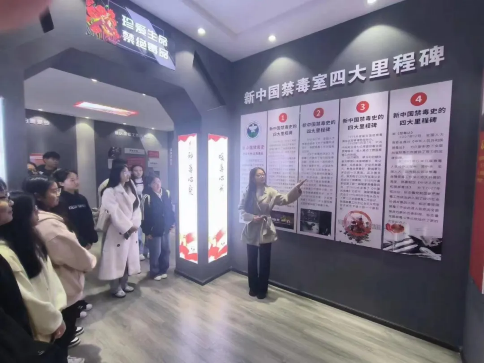 香职新闻｜走进禁毒教育基地 筑牢禁毒安全防线--香格里拉职业学院组织开展毒品预防教育活动(图4)