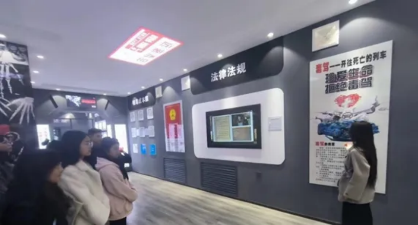 香职新闻｜走进禁毒教育基地 筑牢禁毒安全防线--香格里拉职业学院组织开展毒品预防教育活动(图5)