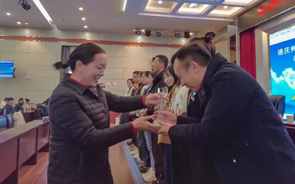香职新闻|匠心筑梦 技能成才—迪庆州第二届职业技能大赛暨产业工人技能竞赛圆满落幕(图3) 香职新闻|匠心筑梦 技能成才—迪庆州第二届职业技能大赛暨产业工人技能竞赛圆满落幕(图3)